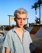 Troye Sivan : troye-sivan-1524988442.jpg