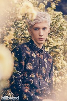 Troye Sivan : troye-sivan-1529022602.jpg