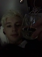 Troye Sivan : troye-sivan-1542270721.jpg