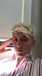 Troye Sivan : troye-sivan-1542748321.jpg