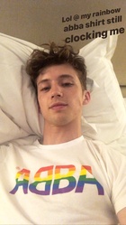 Troye Sivan : troye-sivan-1554612662.jpg