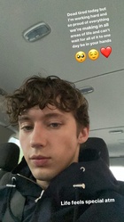 Troye Sivan : troye-sivan-1583879041.jpg