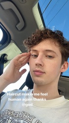 Troye Sivan : troye-sivan-1588396322.jpg