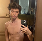 Troye Sivan : troye-sivan-1623606558.jpg