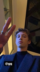 Troye Sivan : troye-sivan-1637634061.jpg