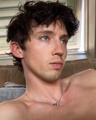 Troye Sivan : troye-sivan-1668373021.jpg