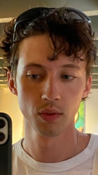 Troye Sivan : troye-sivan-1671329702.jpg