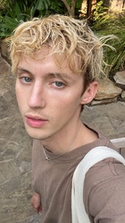 Troye Sivan : troye-sivan-1678069081.jpg