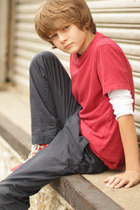 Ty Simpkins : ty-simpkins-1396976490.jpg