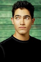 Tyler Hoechlin : TI4U_u1138686229.jpg