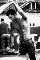 Tyler Hoechlin : tyler-hoechlin-1536426499.jpg