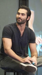 Tyler Hoechlin : tyler-hoechlin-1616957948.jpg