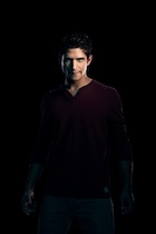 Tyler Posey : tyler-posey-1479683161.jpg