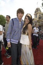 Vanessa Anne Hudgens : TI4U1404665848.jpg