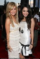 Vanessa Anne Hudgens : TI4U_u1184170737.jpg