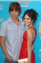 Vanessa Anne Hudgens : TI4U_u1187191241.jpg