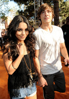 Vanessa Anne Hudgens : TI4U_u1260904284.jpg