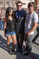 Vanessa Anne Hudgens : TI4U_u1267889902.jpg