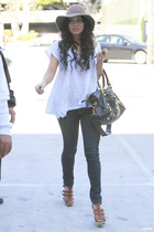 Vanessa Anne Hudgens : vanessa-anne-hudgens-1359649432.jpg