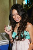 Vanessa Anne Hudgens : vanessa_anne_hudgens_1179249197.jpg