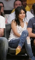 Vanessa Anne Hudgens : vanessa_anne_hudgens_1259600309.jpg