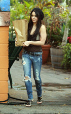 Vanessa Anne Hudgens : vanessa_anne_hudgens_1262828807.jpg