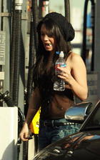 Vanessa Anne Hudgens : vanessa_anne_hudgens_1262830166.jpg