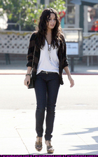 Vanessa Anne Hudgens : vanessa_anne_hudgens_1270938352.jpg