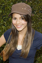 Victoria Justice : victoria_justice_1203115852.jpg