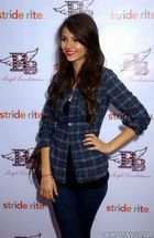 Victoria Justice : victoria_justice_1248053387.jpg