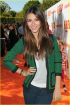 Victoria Justice : victoria_justice_1284359336.jpg