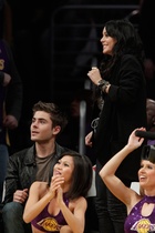 Zac Efron : TI4U1403973212.jpg