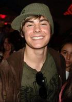 Zac Efron : TI4U_u1146947821.jpg