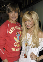 Zac Efron : TI4U_u1148656938.jpg