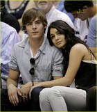 Zac Efron : TI4U_u1210604974.jpg