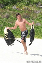 Zac Efron : TI4U_u1216859594.jpg