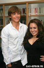 Zac Efron : TI4U_u1221130786.jpg