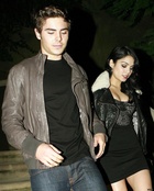 Zac Efron : TI4U_u1270331637.jpg