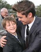 Zac Efron : TI4U_u1307726488.jpg