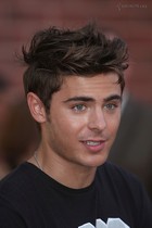 Zac Efron : zac-efron-1316582401.jpg