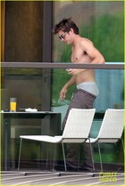 Zac Efron : zac-efron-1334340618.jpg