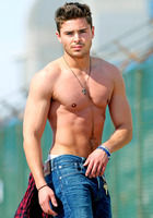 Zac Efron : zac-efron-1359943747.jpg