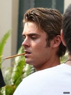 Zac Efron : zac-efron-1361485542.jpg