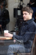 Zac Efron : zac-efron-1361781772.jpg