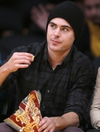 Zac Efron : zac-efron-1363236011.jpg