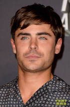 Zac Efron : zac-efron-1369853302.jpg