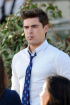 Zac Efron : zac-efron-1371080281.jpg