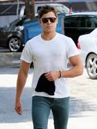 Zac Efron : zac-efron-1374263199.jpg