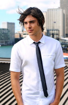 Zac Efron : zac-efron-1375001903.jpg