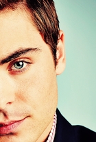 Zac Efron : zac-efron-1378659877.jpg